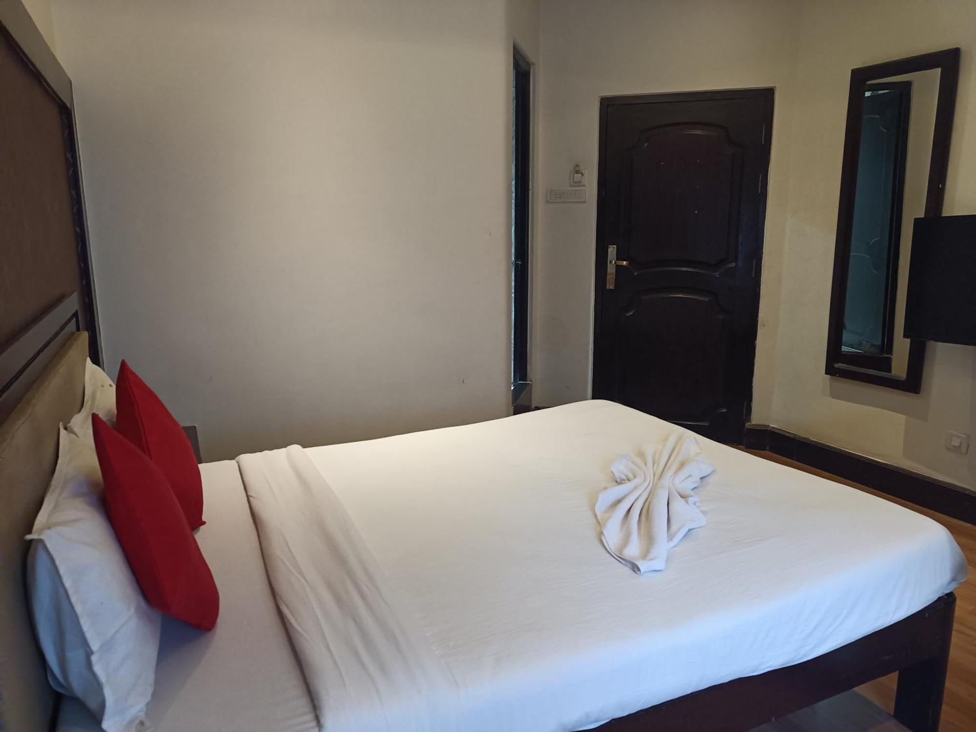 Hotel Serene Шиллонг Экстерьер фото
