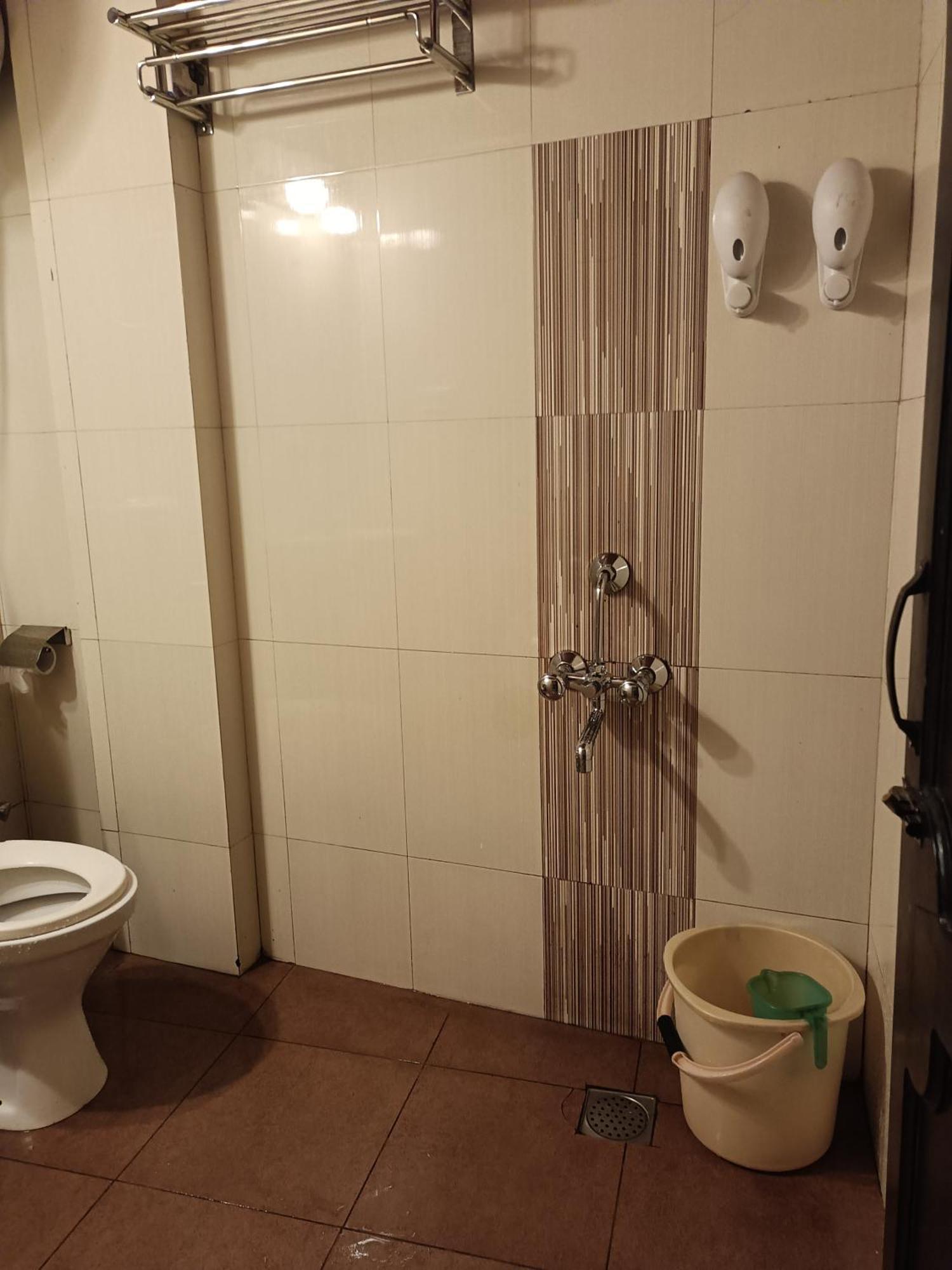Hotel Serene Шиллонг Экстерьер фото