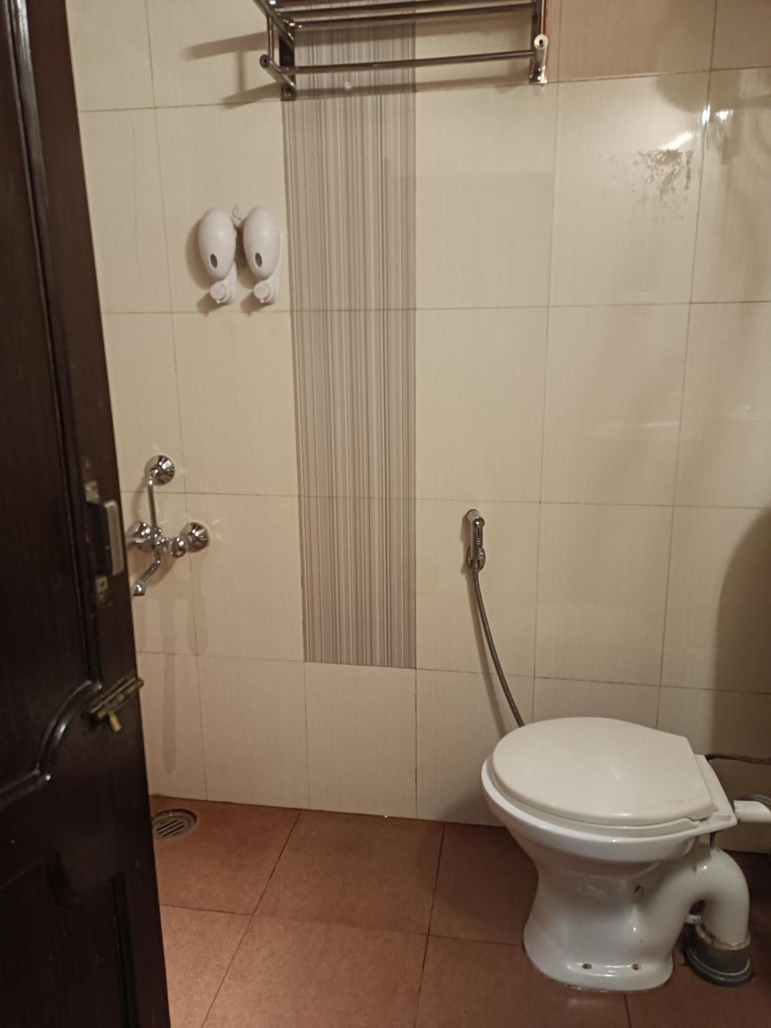 Hotel Serene Шиллонг Экстерьер фото