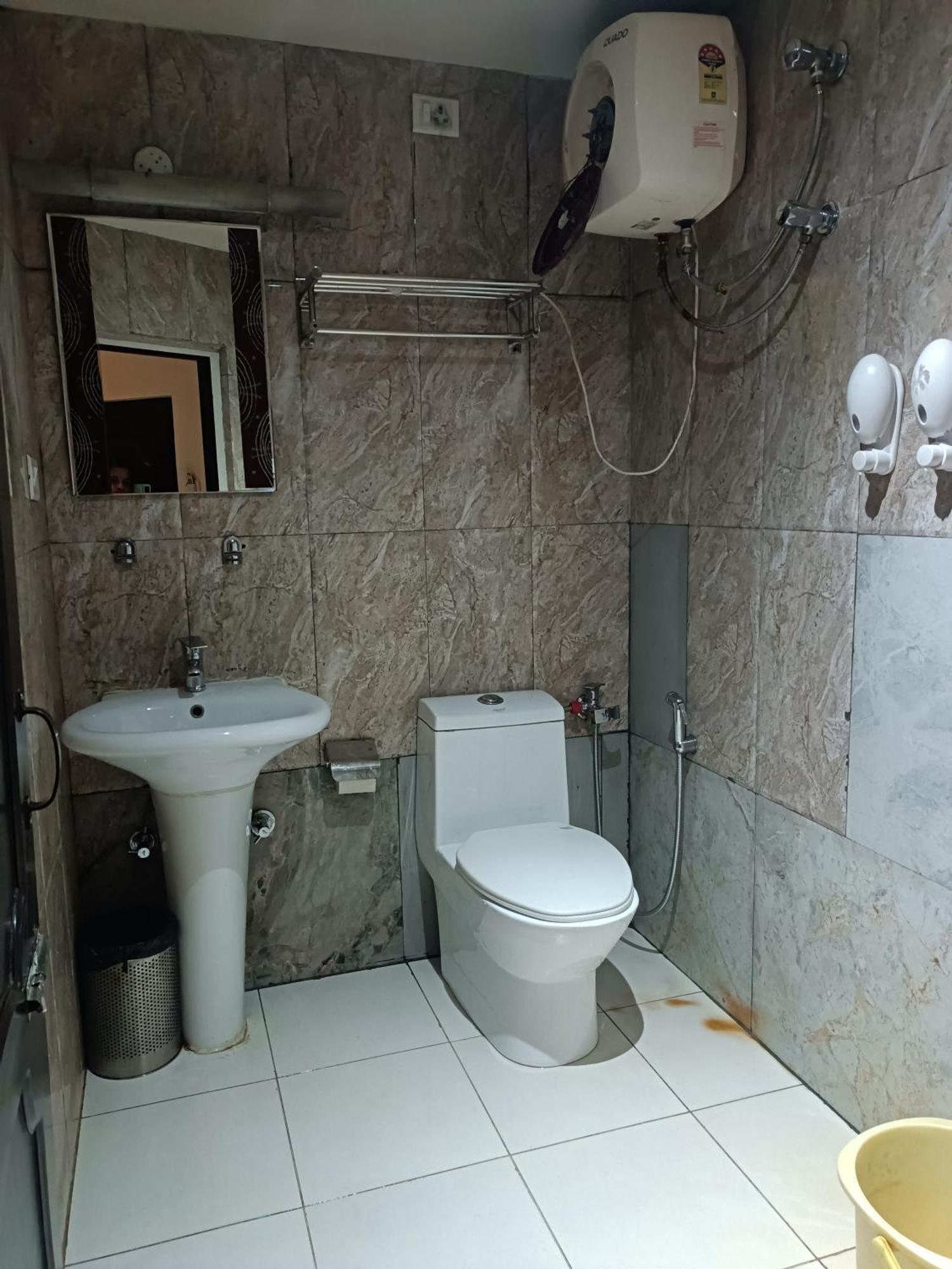 Hotel Serene Шиллонг Экстерьер фото